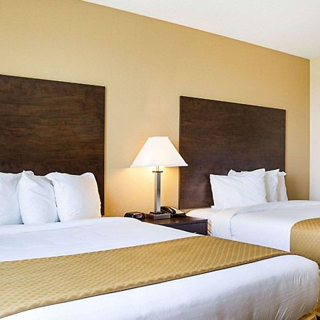 Quality Inn & Suites Минот Экстерьер фото