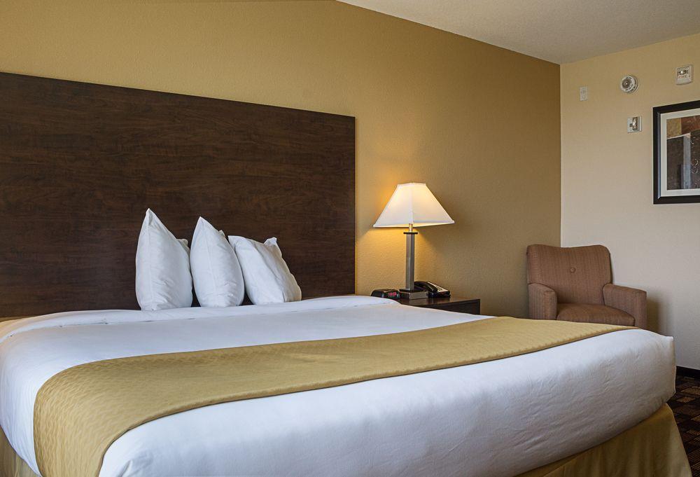 Quality Inn & Suites Минот Экстерьер фото