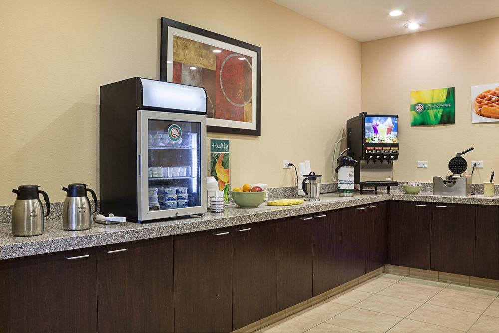Quality Inn & Suites Минот Экстерьер фото