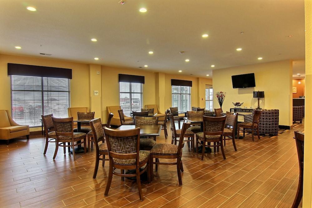 Quality Inn & Suites Минот Экстерьер фото