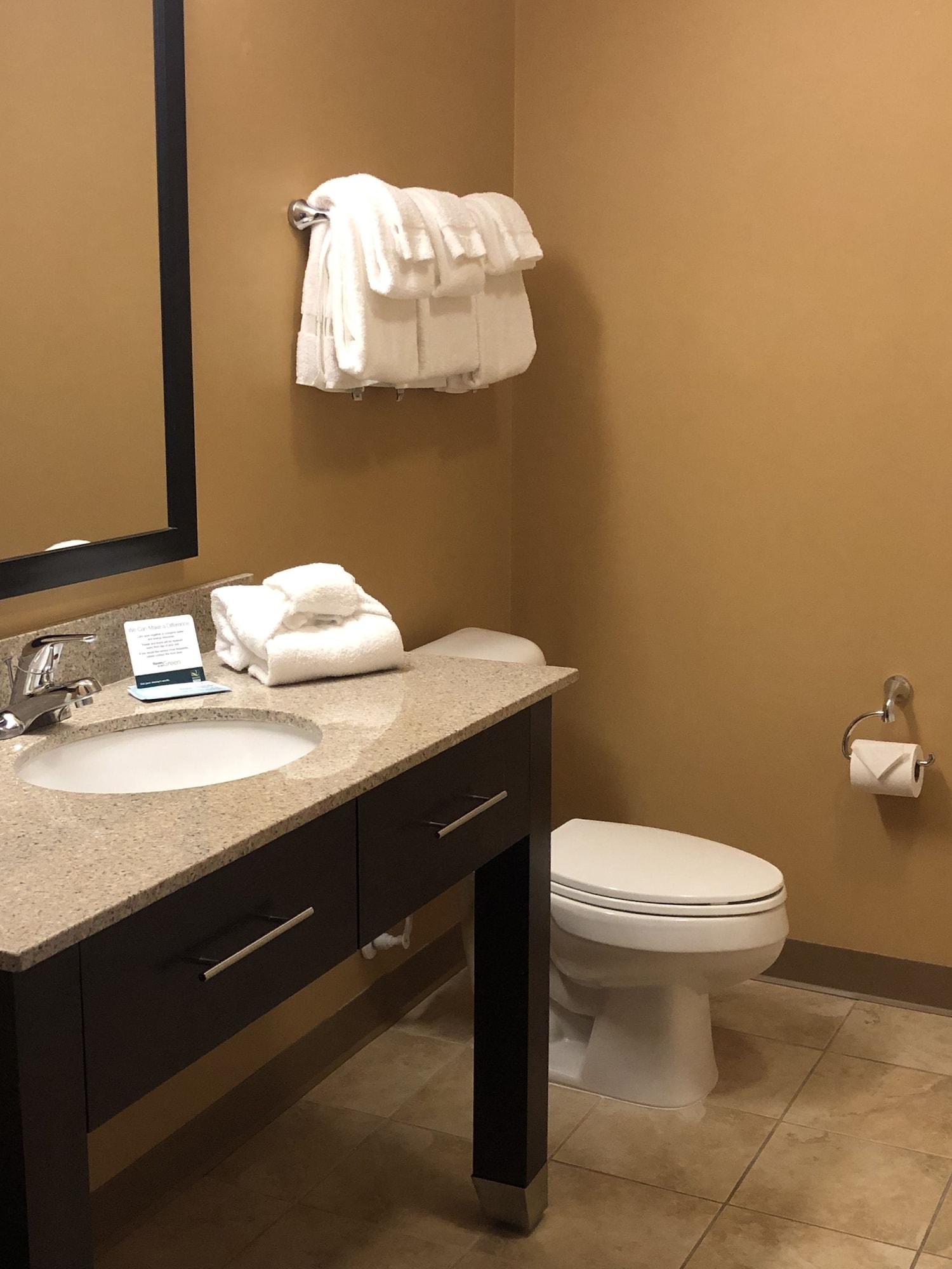 Quality Inn & Suites Минот Экстерьер фото