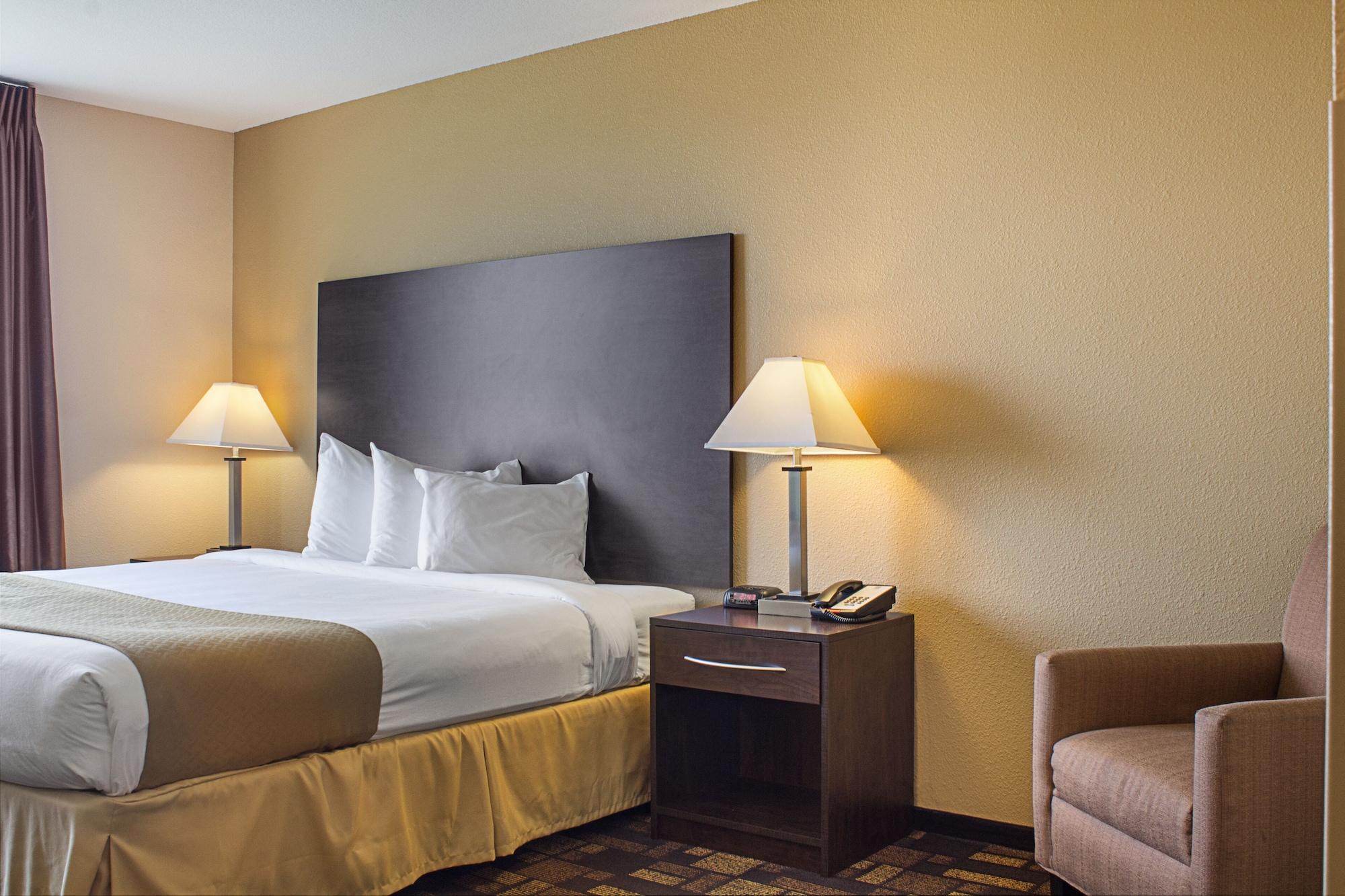 Quality Inn & Suites Минот Экстерьер фото