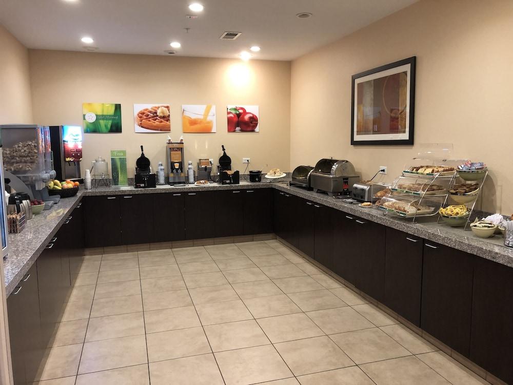 Quality Inn & Suites Минот Экстерьер фото