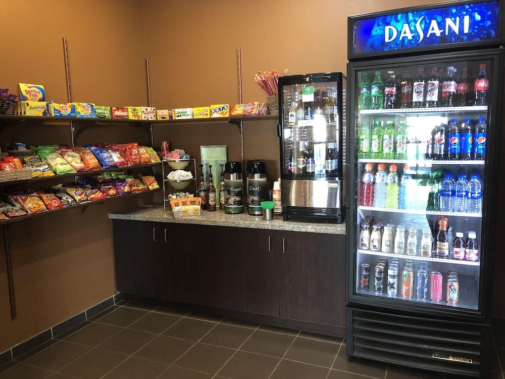Quality Inn & Suites Минот Экстерьер фото