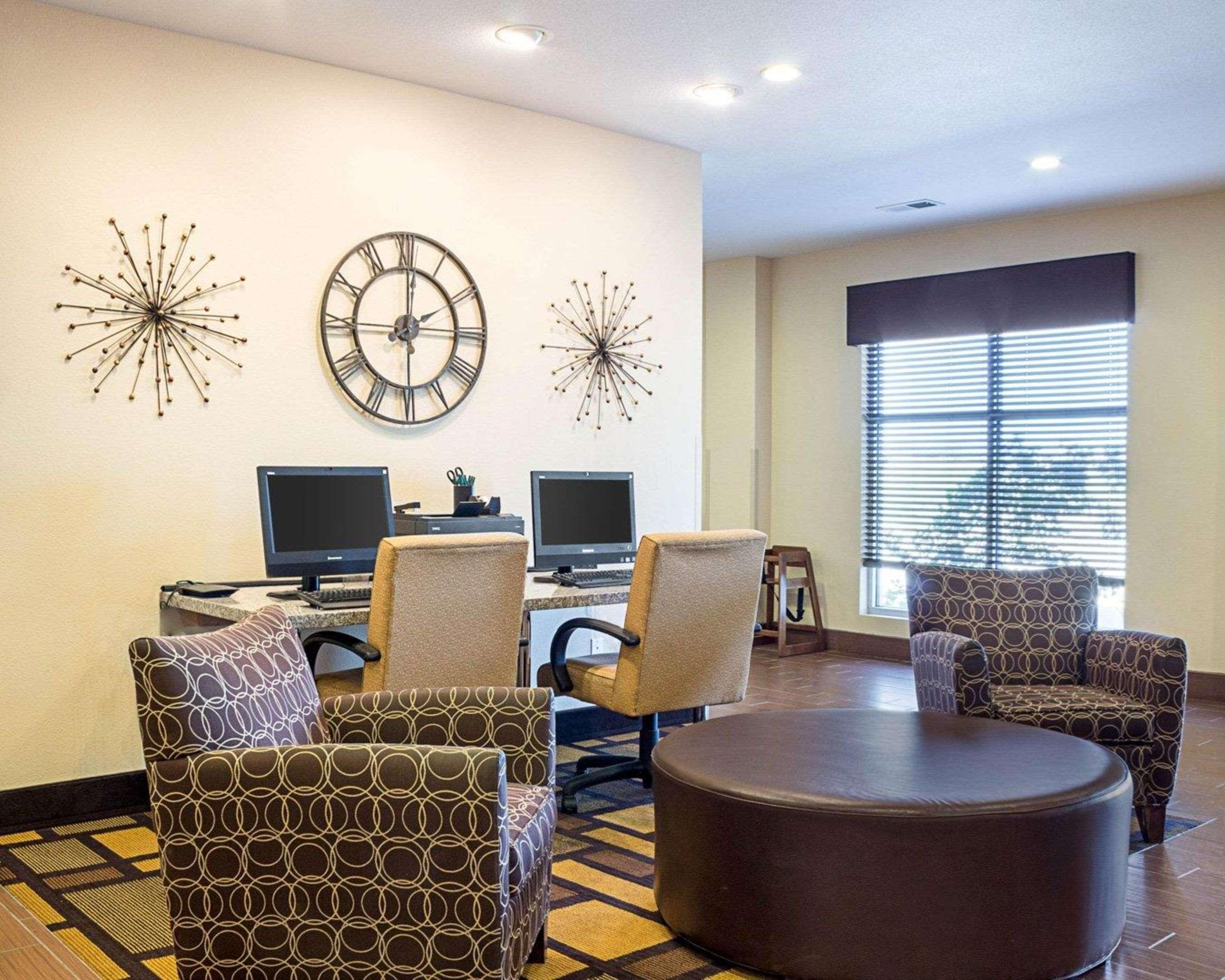 Quality Inn & Suites Минот Экстерьер фото