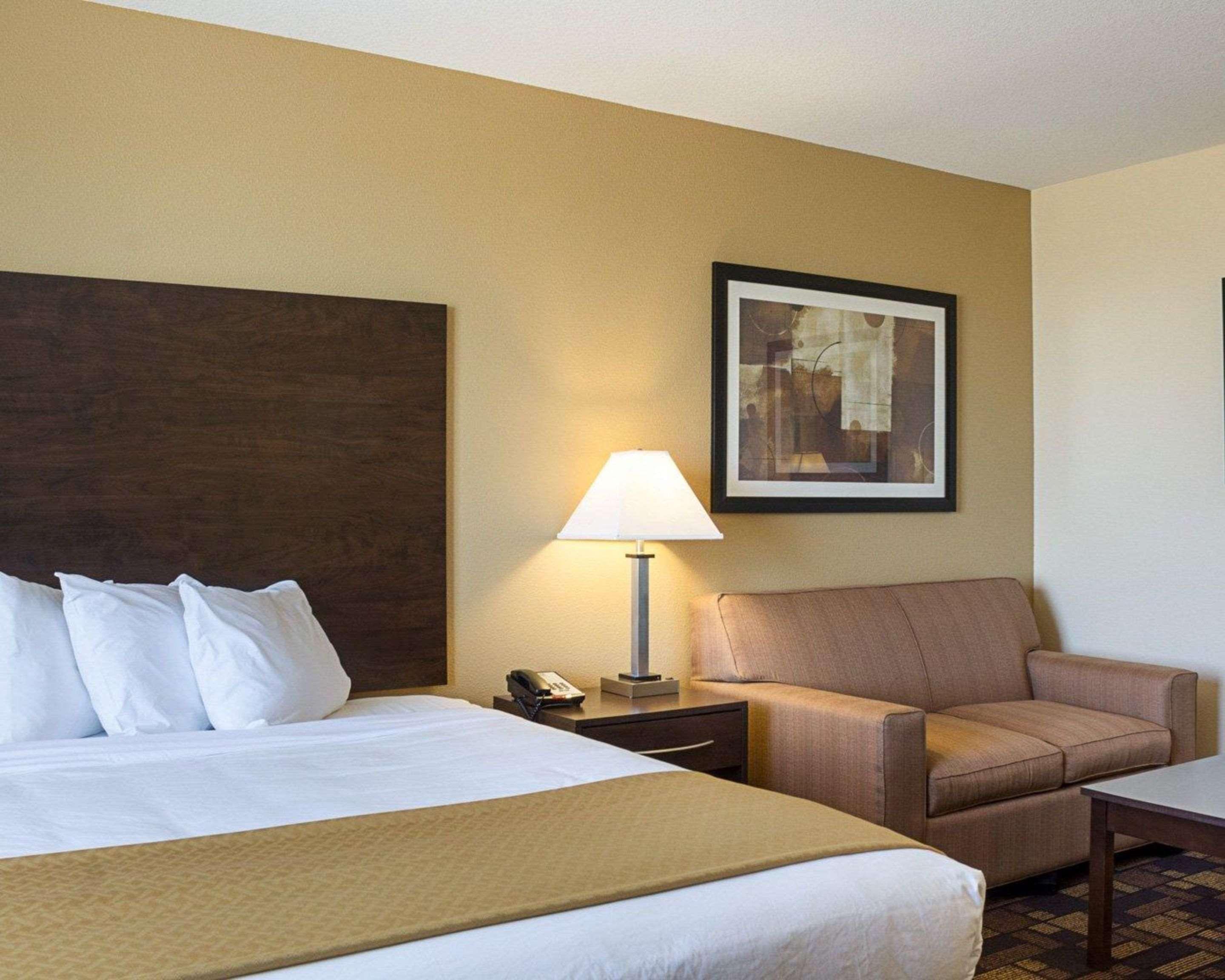 Quality Inn & Suites Минот Экстерьер фото