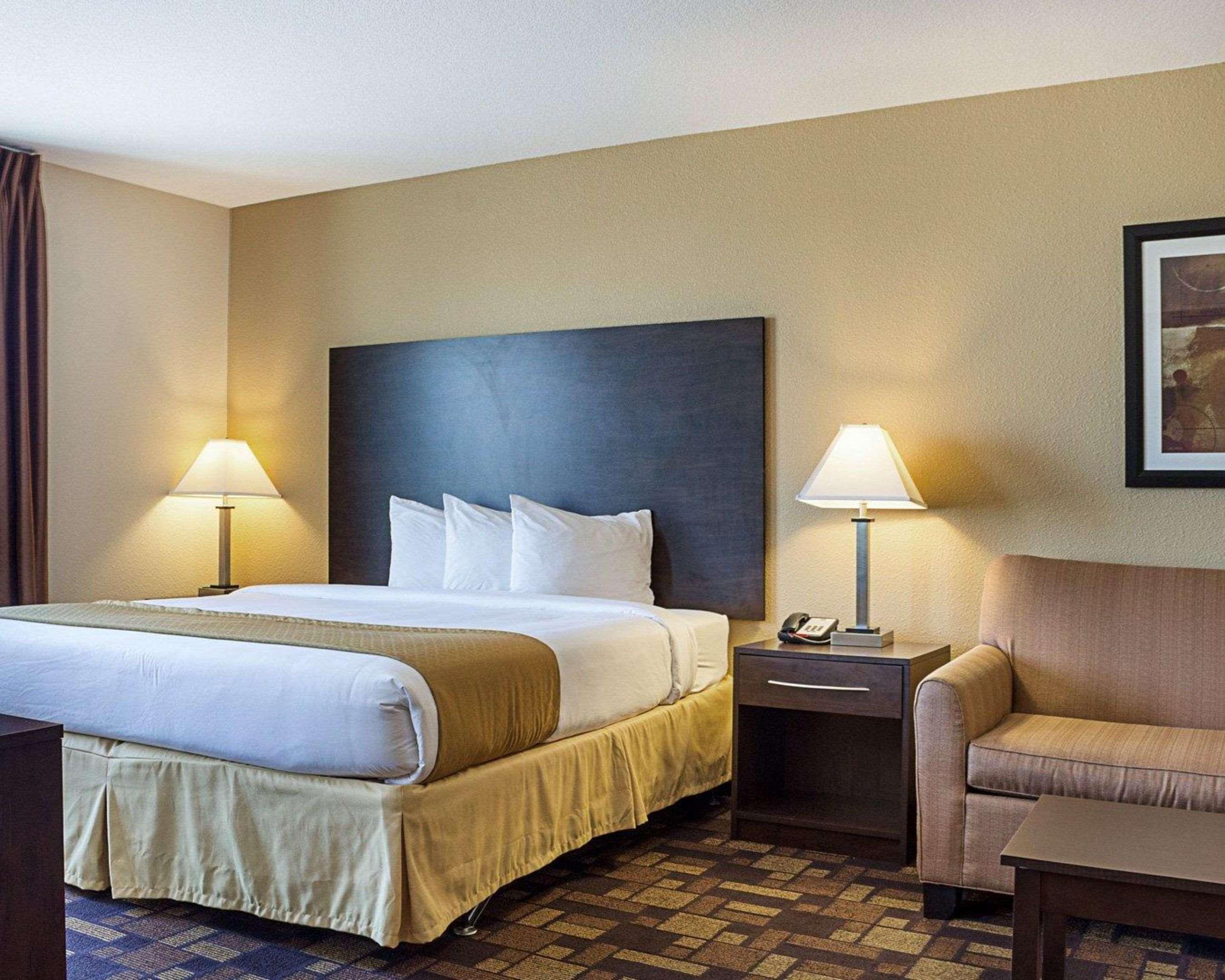 Quality Inn & Suites Минот Экстерьер фото
