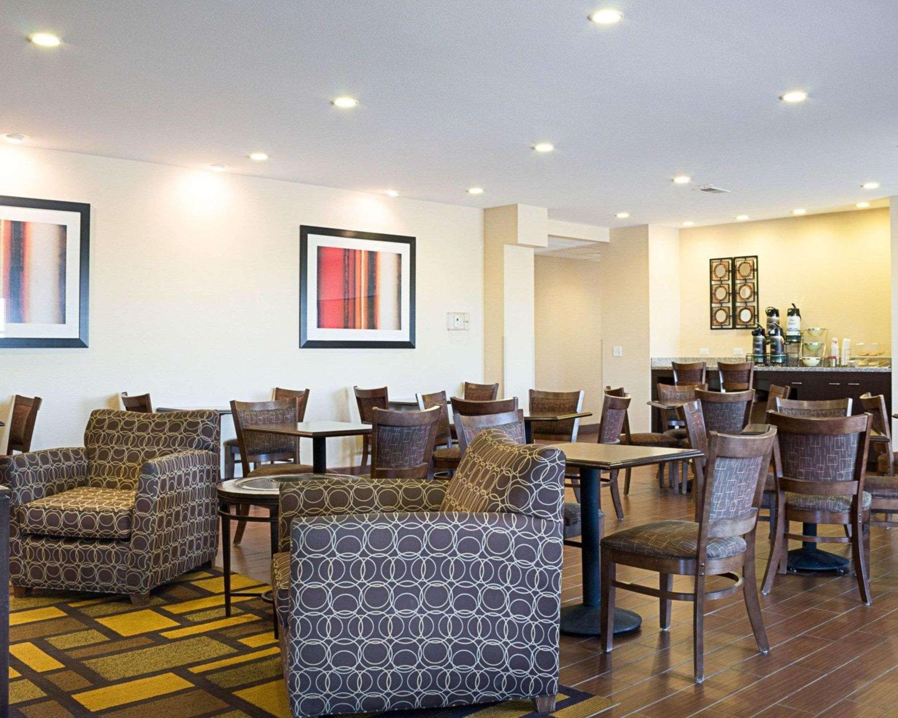 Quality Inn & Suites Минот Экстерьер фото