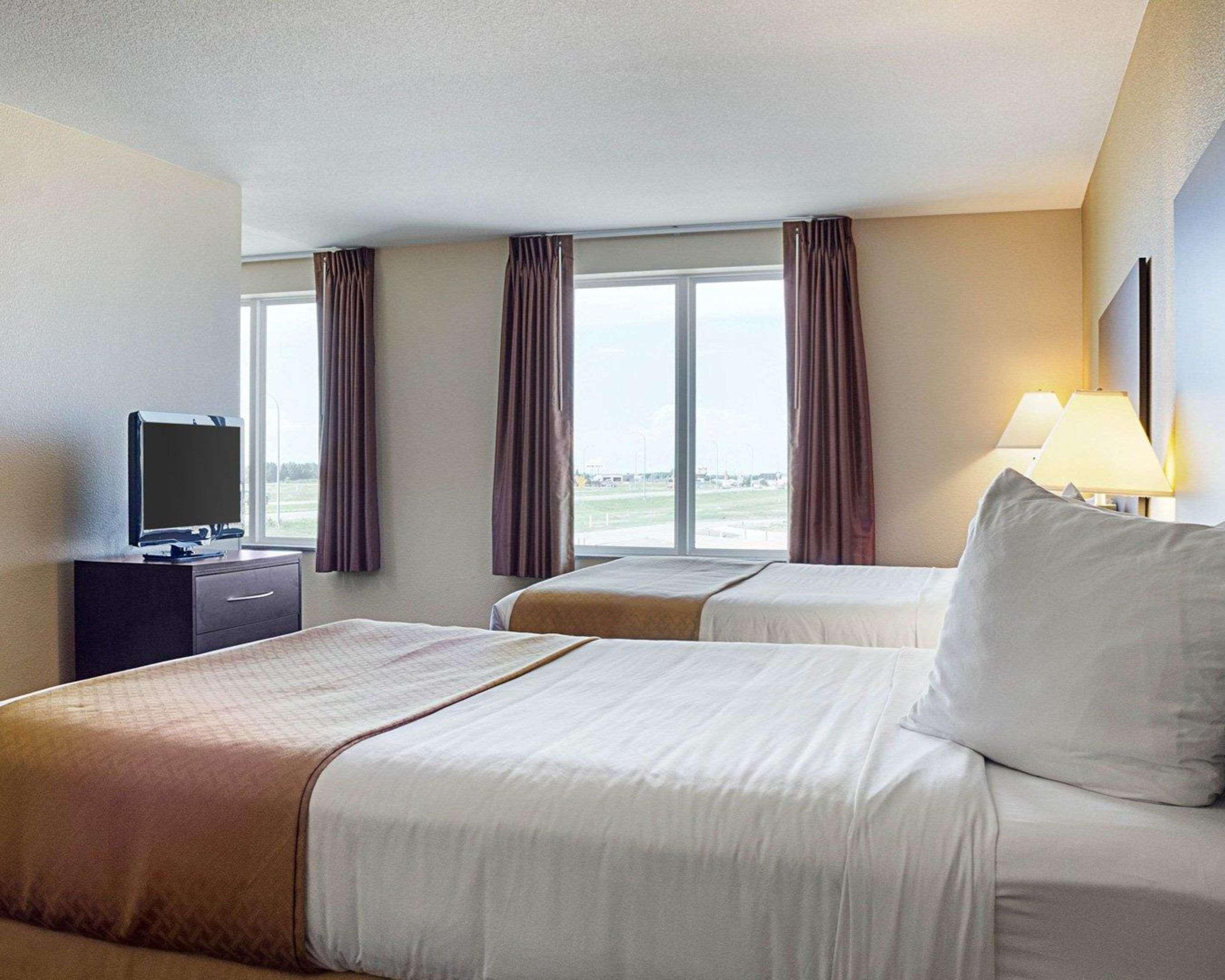 Quality Inn & Suites Минот Экстерьер фото