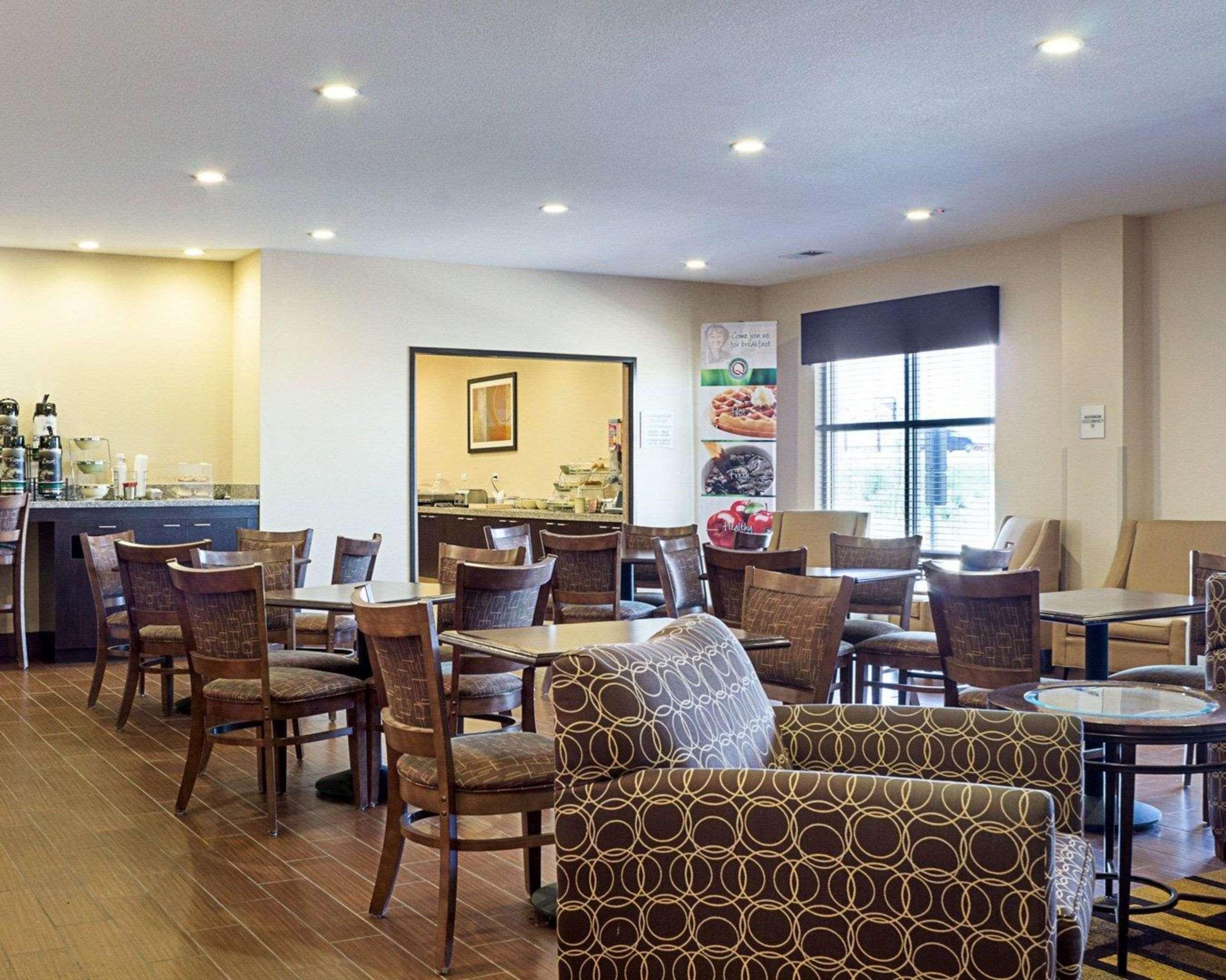 Quality Inn & Suites Минот Экстерьер фото