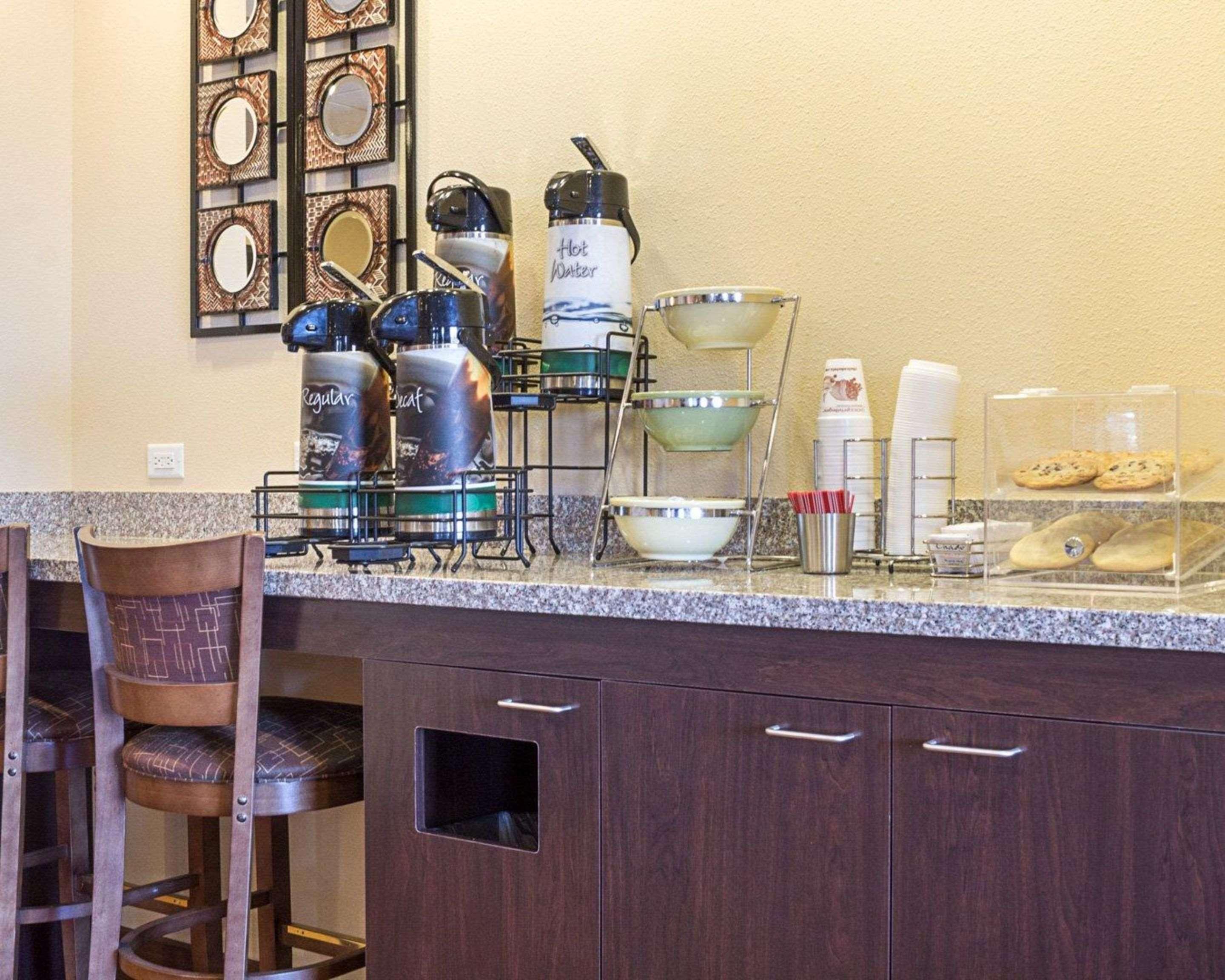 Quality Inn & Suites Минот Экстерьер фото