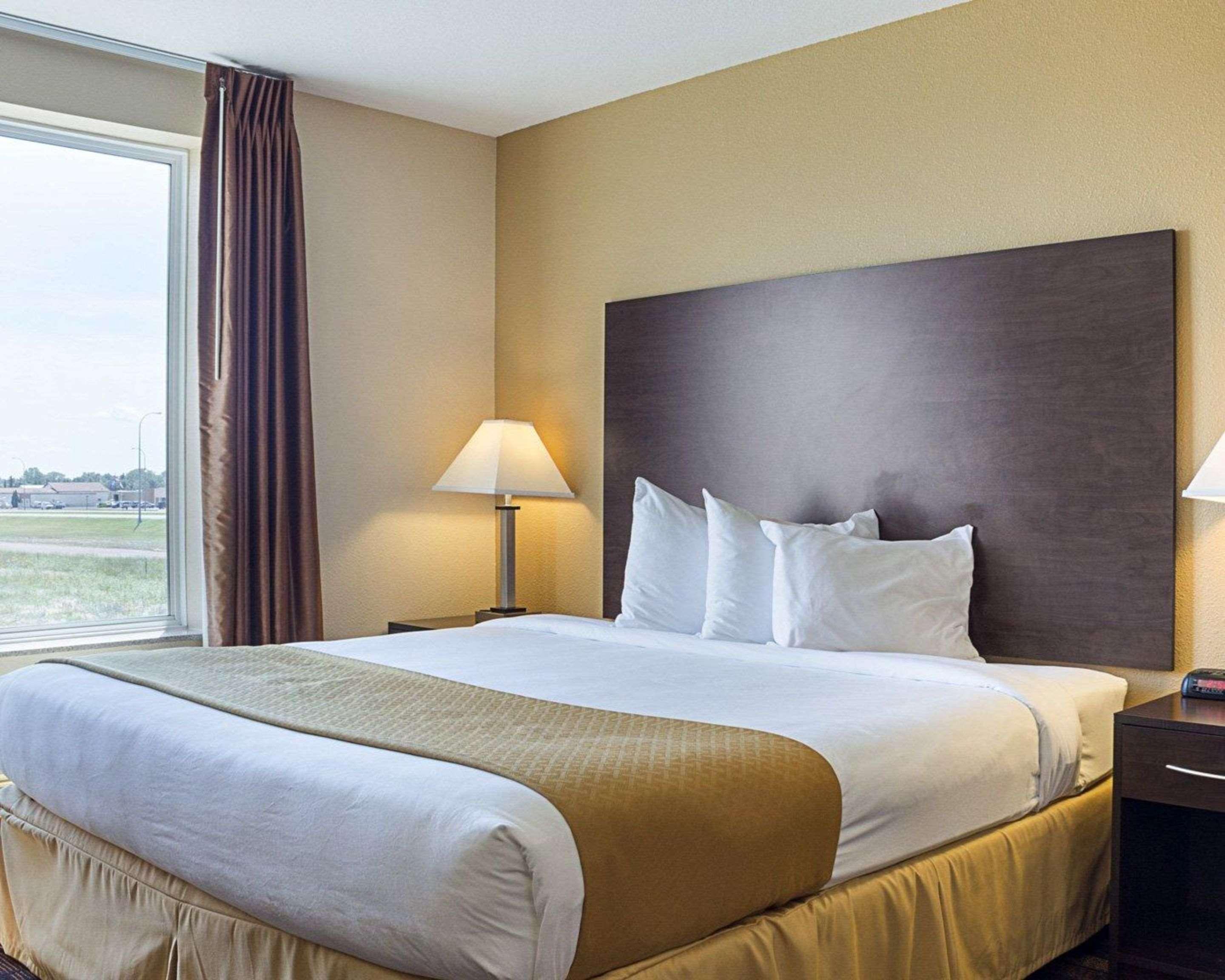 Quality Inn & Suites Минот Экстерьер фото