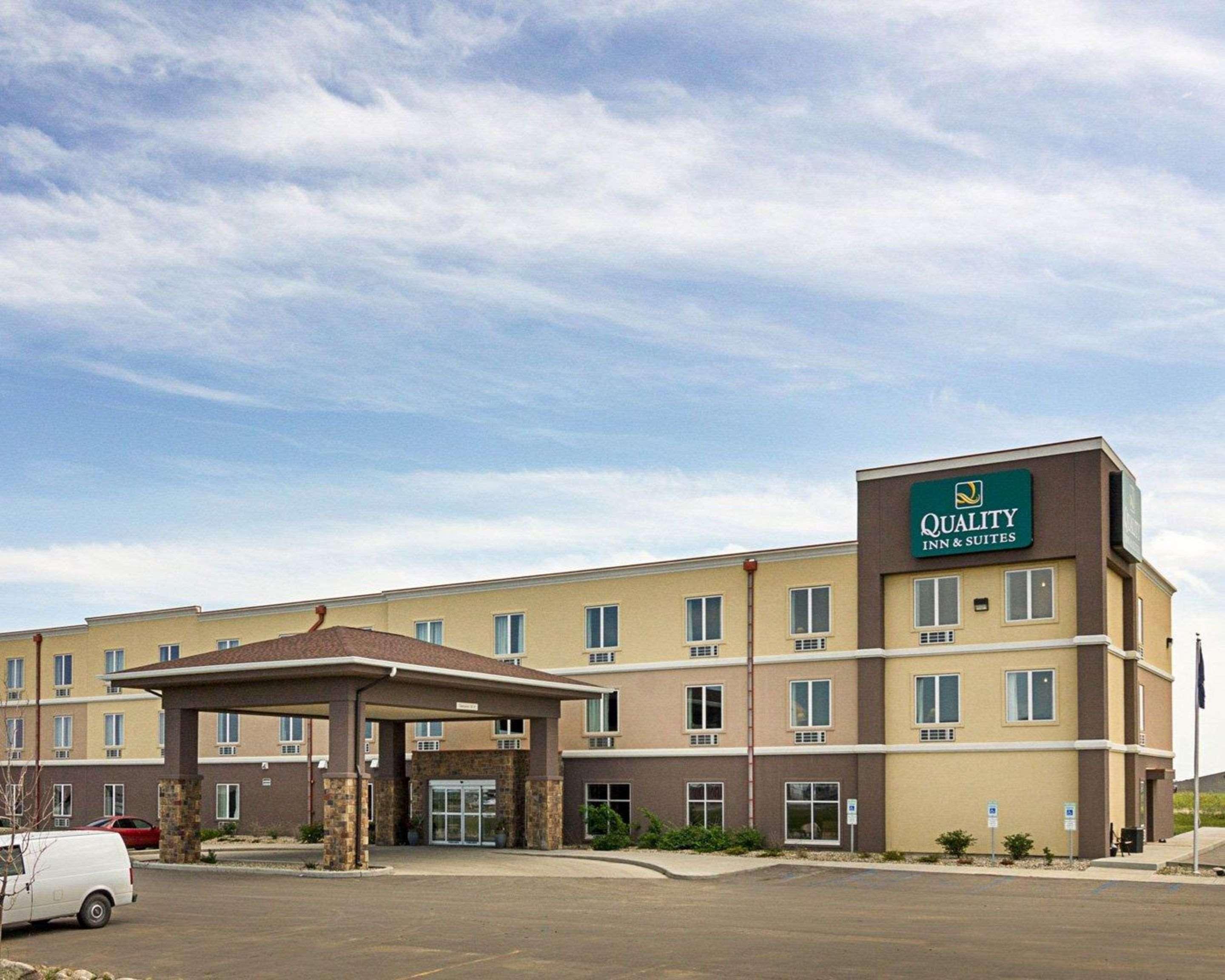 Quality Inn & Suites Минот Экстерьер фото