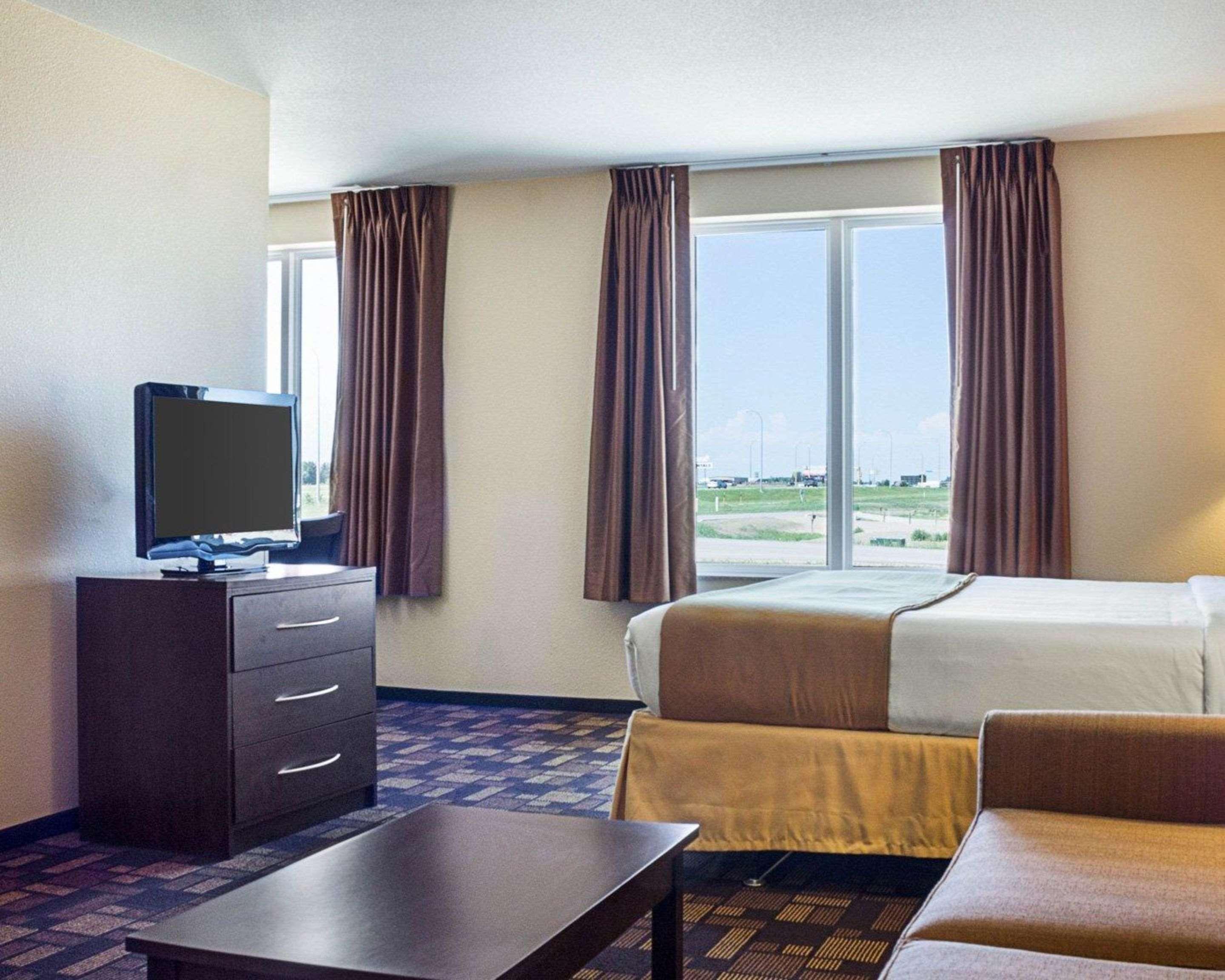 Quality Inn & Suites Минот Экстерьер фото