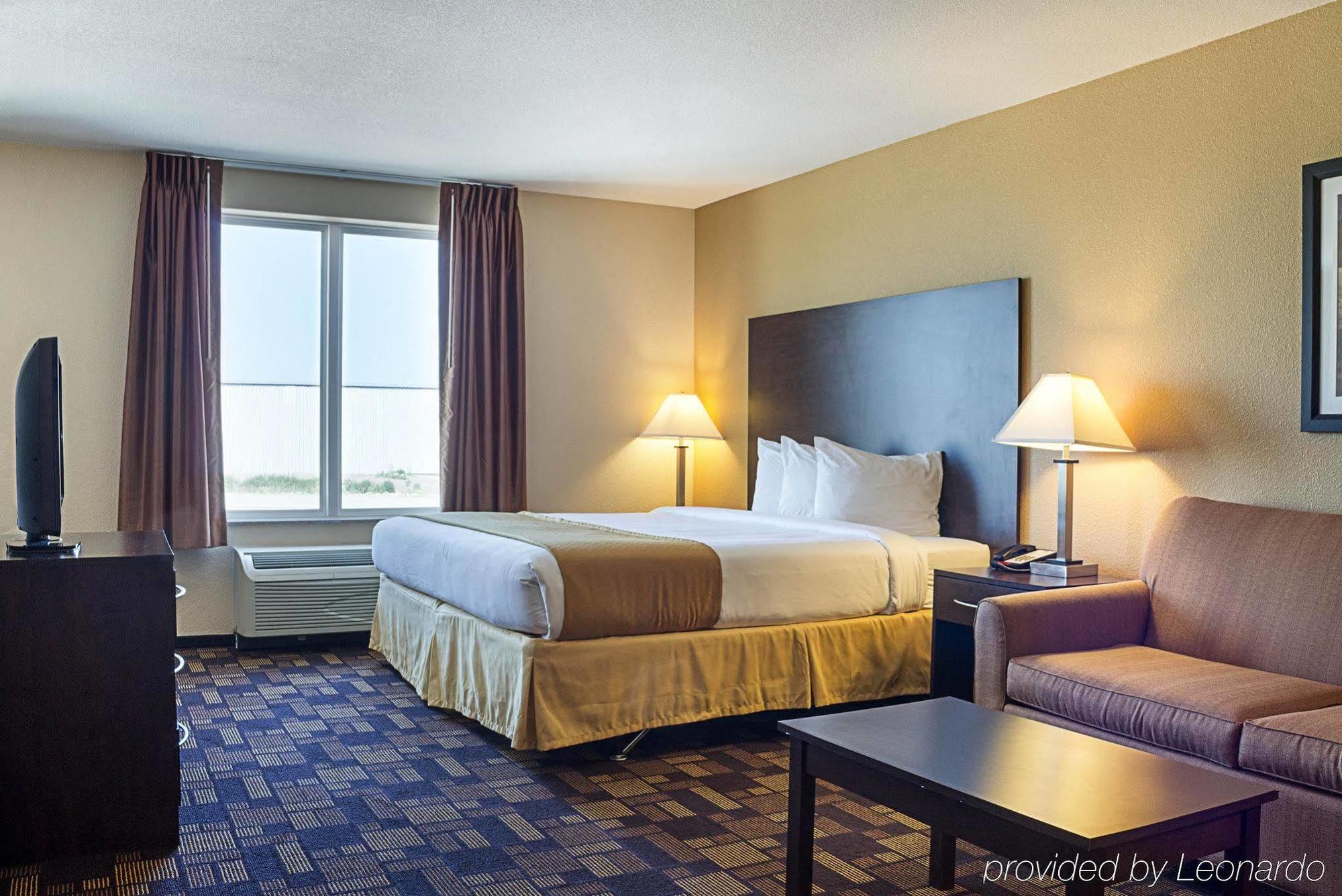 Quality Inn & Suites Минот Экстерьер фото