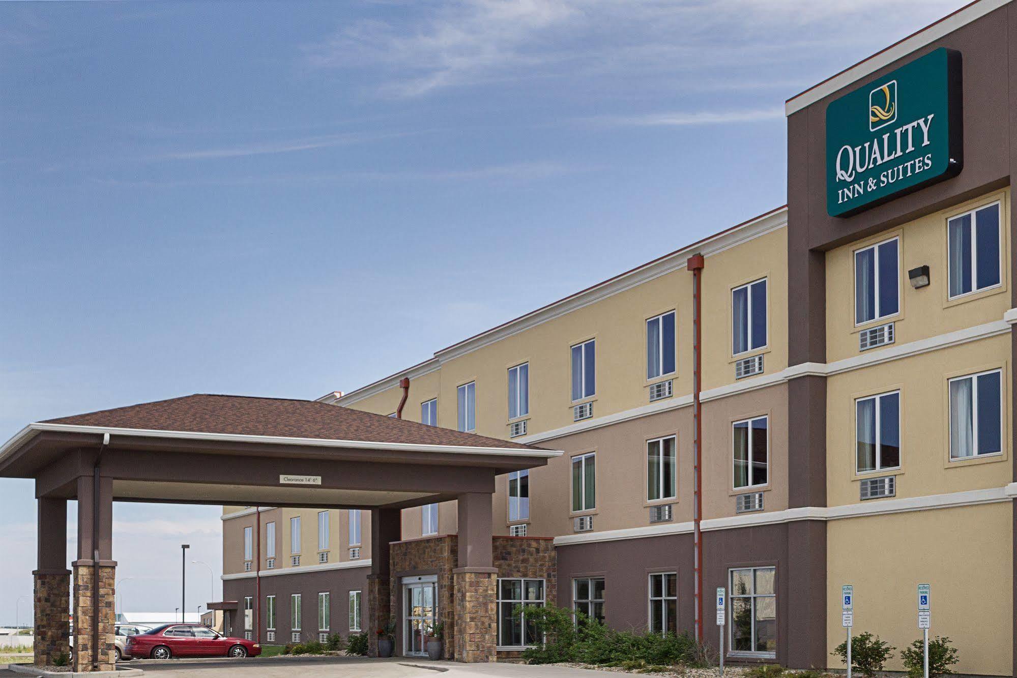 Quality Inn & Suites Минот Экстерьер фото