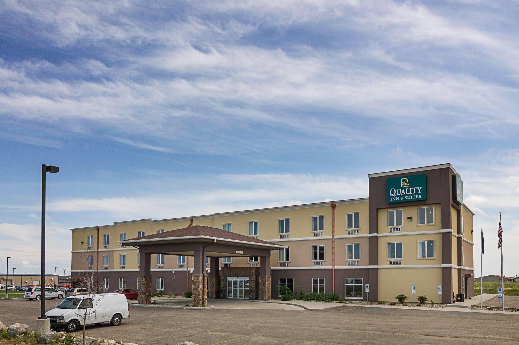 Quality Inn & Suites Минот Экстерьер фото