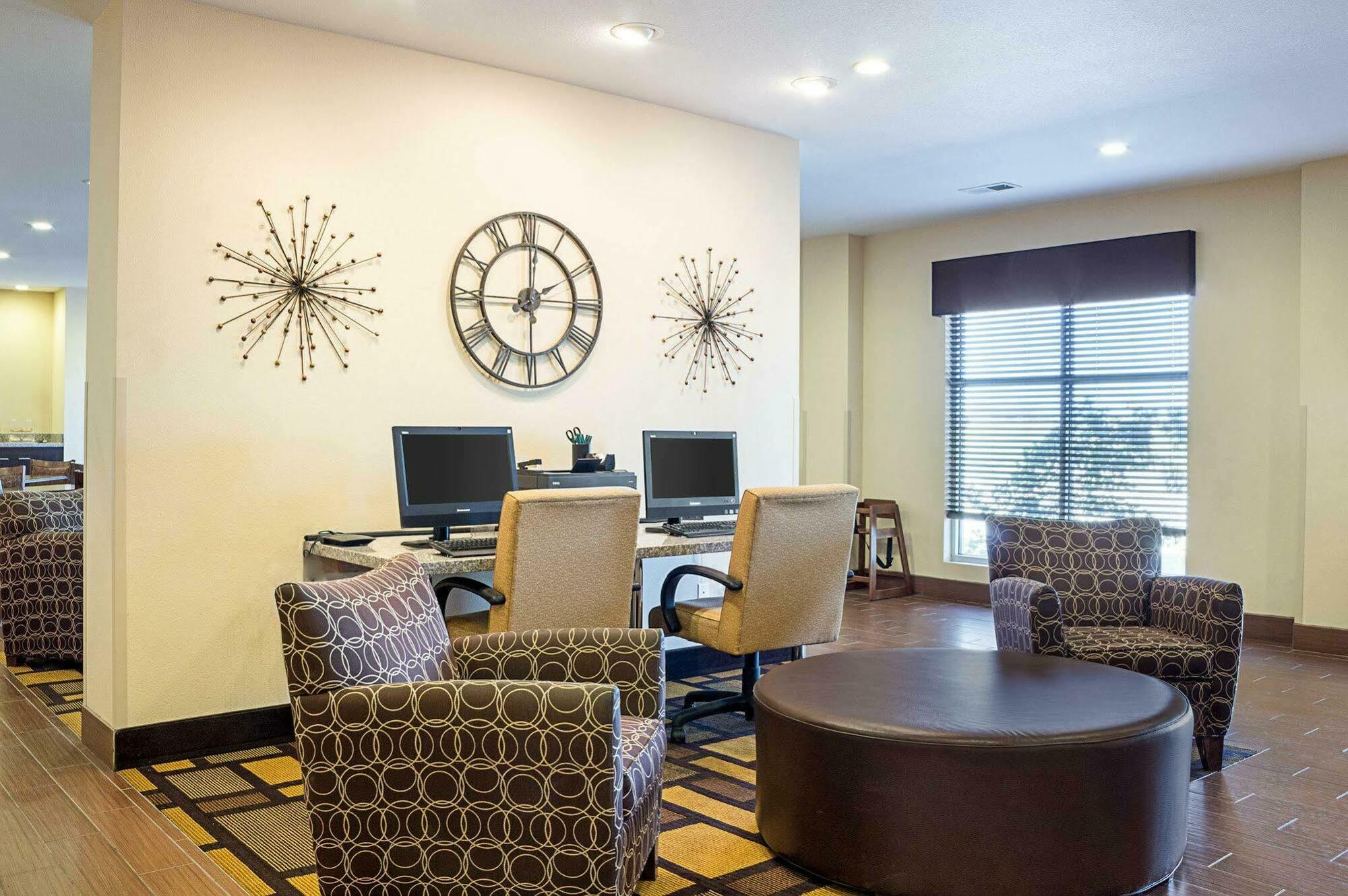 Quality Inn & Suites Минот Экстерьер фото